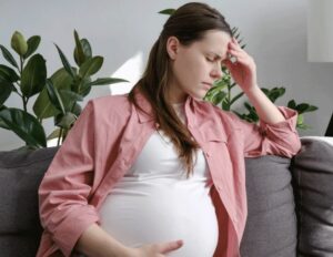 pregnant woman with dizziness and nausea